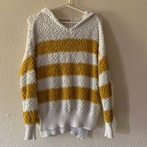 White and mustard hoodie